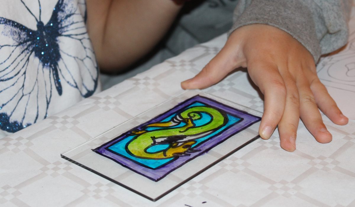 L'atelier vitrail pour enfant à l'abbaye de Fontdouce