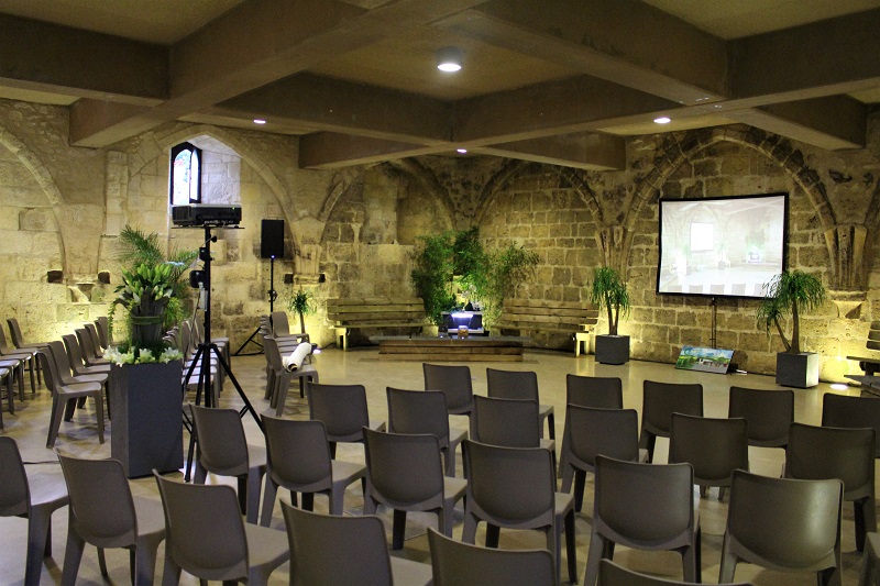 La salle des moines en format réunion à l'abbaye de Fontdouce