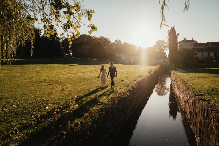 Couple le long de la Fontdouce © Eudes Métivier