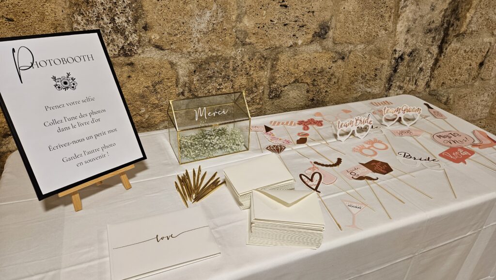 Photobooth et petits mots personnalisés - Mariage à Fontdouce le 3 mai 2025