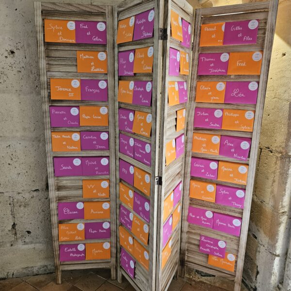 Paravent avec enveloppes - Mariage à Fontdouce le 27 mai 2026