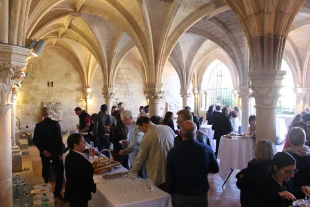 La salle capitulaire de l'abbaye de Fontdouce en format cocktail